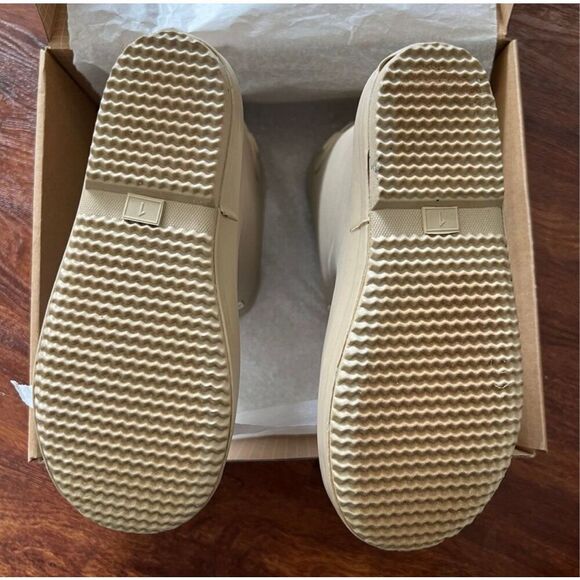 NEW Goumi Kids Dune Muddies SZ 1 Tan Neutral Youth Rubber Rain Boots Pull On - Picture 3 of 3